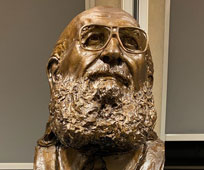Paulo Freire sculpture