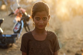 Profile of teenage girl against the sun, Pushkar, India