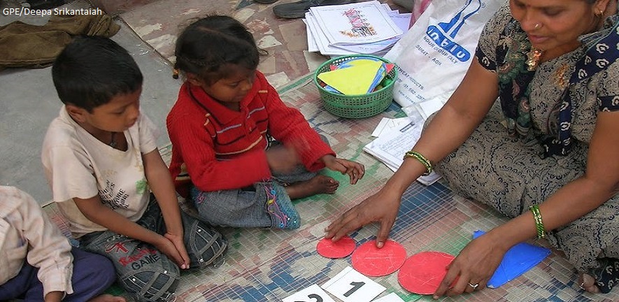 Indian NGO Pratham pre-school program in Delhi slums